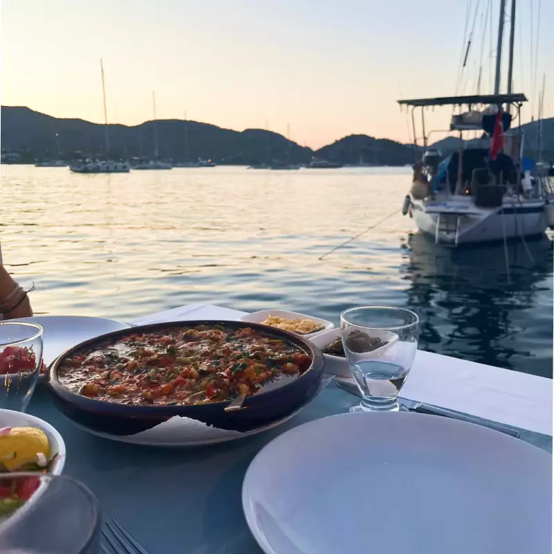 Güneş batımı akşam servisi